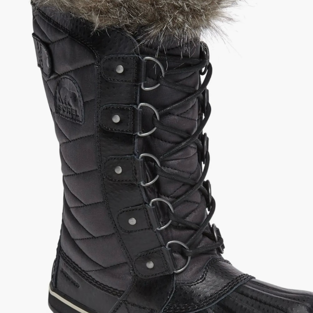 Amazing black boots worn 2x no issues super warm First 2 photos are stock photos